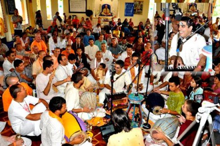 Clipe para o "Bhajan 24 Hs" de NGokula 2010, Brasil